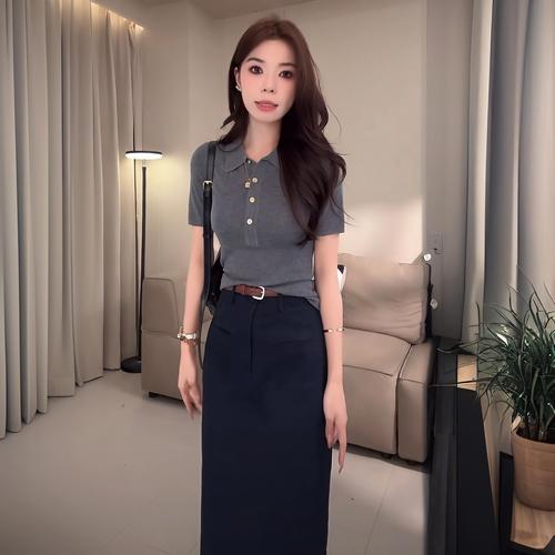 2025夏季時尚風向標 翻領Polo衫與半身裙的休閑套裝搭配